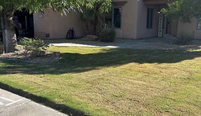 3-bedroom 2 full bathroom home in a quiet neighborhood with plenty of amenities