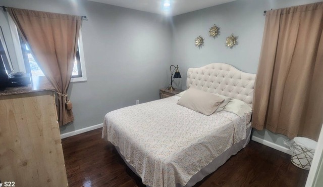 3 Bedroom apartment close to ny city, parking, tv in bed rooms and living