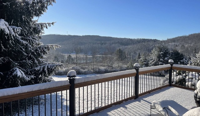 3-bedroom chalet just 13 minutes drive to Bethel Woods