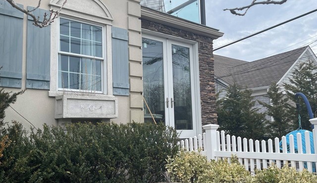 3-bedroom house in charming Atlantic Beach on Private Beach Block.