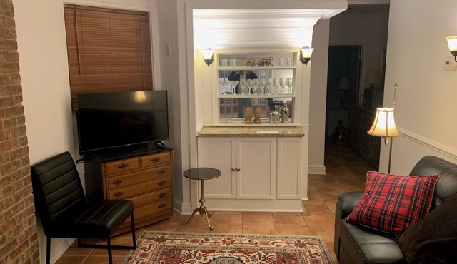 3-bedroom townhouse w/AC Downtown walk to FIREWORKS -Cultural District/Stadiums