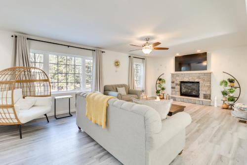 3 Mi to Kalahari: Pocono Summit Home w/Pool Table