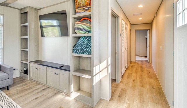 3 Mi to White Mtn Lake: Cozy Family Home!