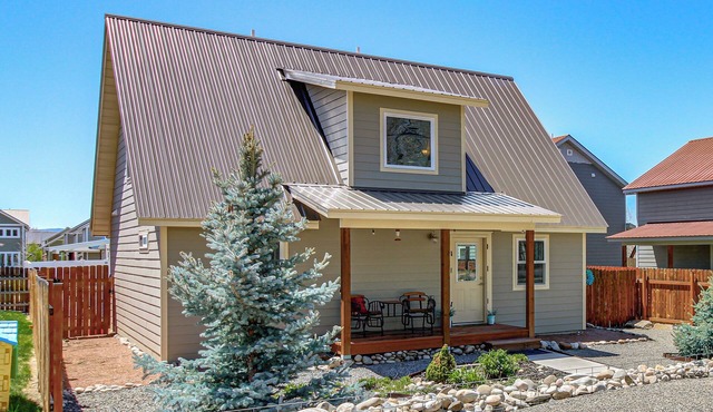 30 Mi to Crested Butte: Dog-friendly Home By River