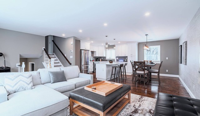4 Bd Paradise Gorgeous Design Close to All!
