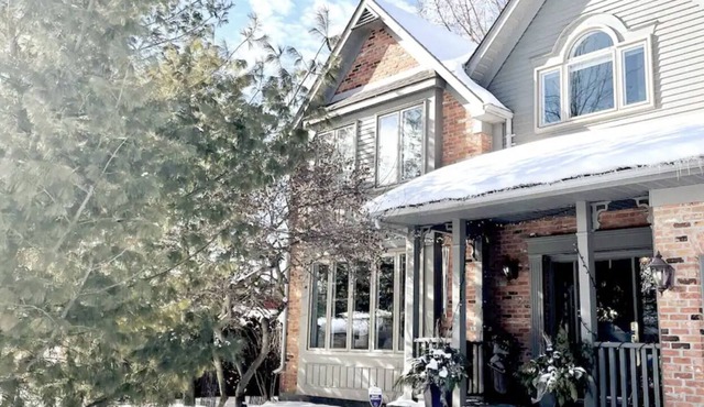 4 Bedroom Executive Home in Stratford with a 15 min walk to Stratford Festival