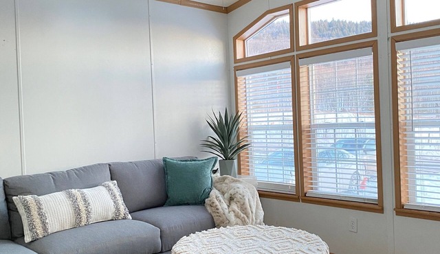 4 bedroom house 10 minutes to Windham Mountain