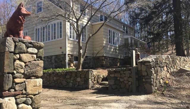 4-bedroom house in horse country North Salem with WiFi, AC, fitness room