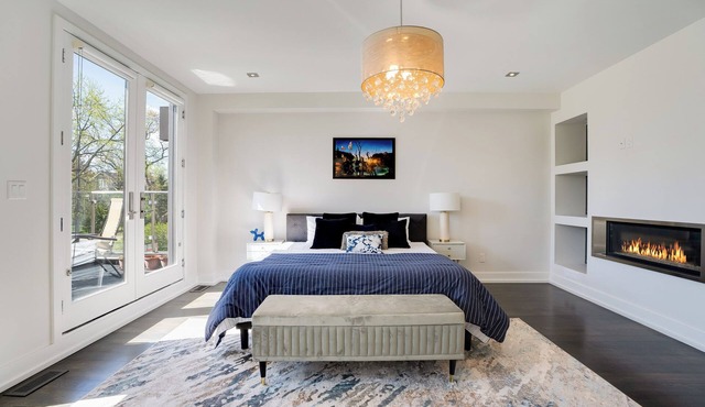 4 bedroom lux contemporary home close to Downtown Toronto, and Lake Ontario