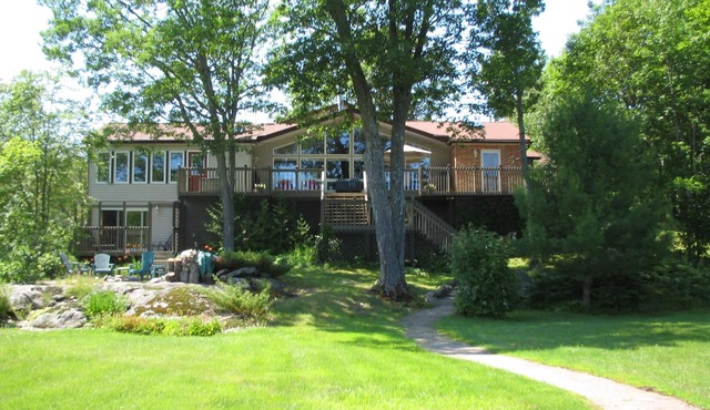 4 Bedroom Luxury Cottage in Muskoka on lake