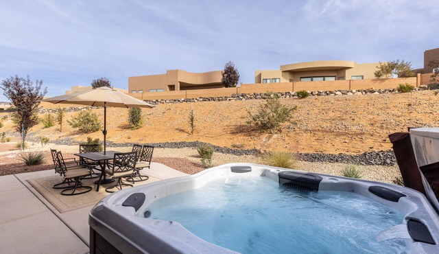 4 King Suites - Hot Tub, Fire Pit & Red Rock Views
