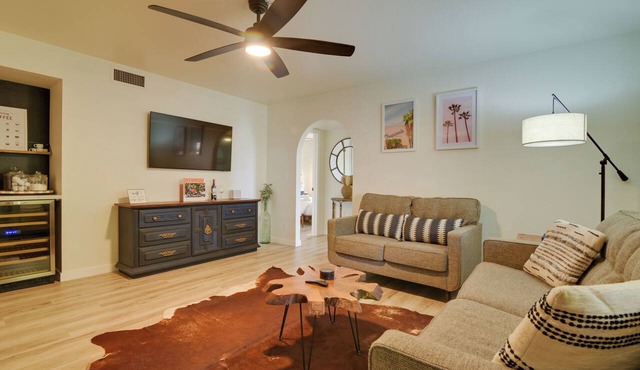 4 Mi to Old Town! Extended Desert Escape w/Pool