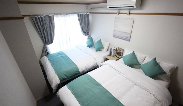 4 min to IKEBUKURO by train, keep luggage ok, Wi-Fi available