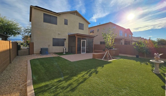 4BR Home w/enclosed back yard near Kino Complex, airport & I-10 Pet Friendly