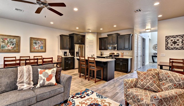4BR Sleeps 10 on the 18th - Near Pool, Fire Pit