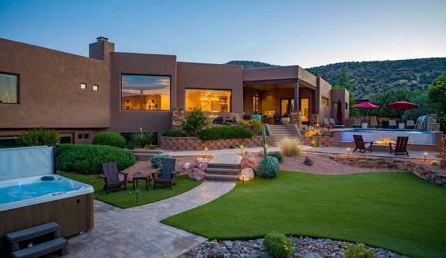 5.5k Sqft Luxury Home with Large Suites, Views, Hot Tub & Firepit
