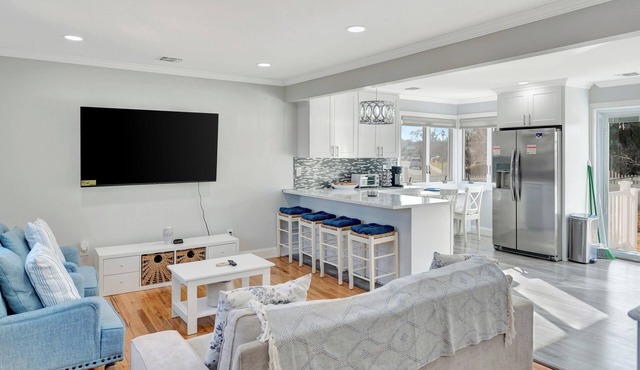 5-Bedroom, 3-Bath Retreat Sleeps 10 Free Parking & Modern Upgrades