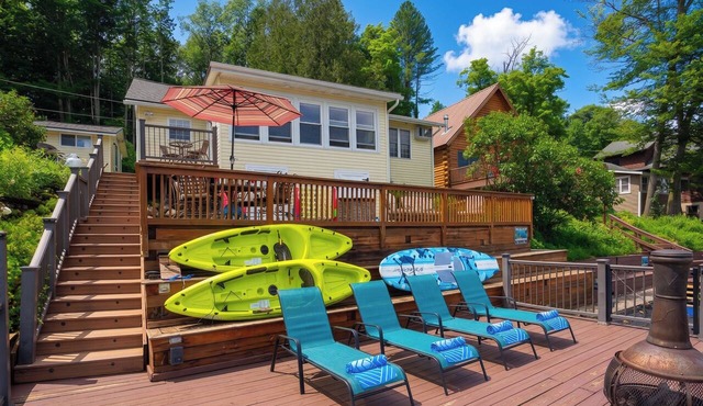 5 Min to Colgate, Sleeps 6, Kayaks, Fire Pit