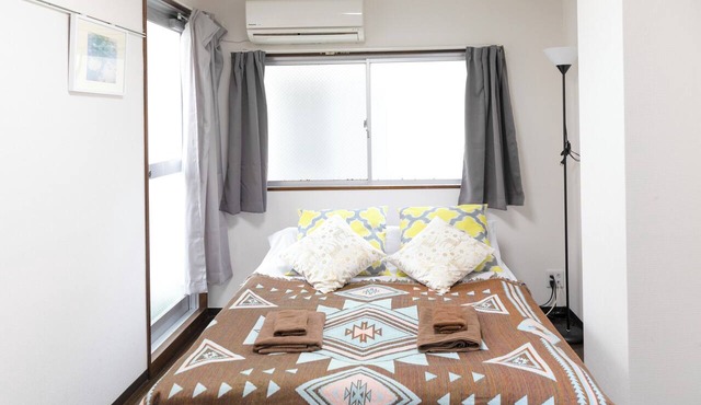 5 min. walk from Nishi-Shinjuku 5-chome Station & Table bed & 20 sq.m. with veranda