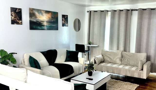 5 MINS TO EWR NEWARK INT AIRPORT. NYC. MANHATTAN. TIMES SQUARE. PARKING. LAUNDRY
