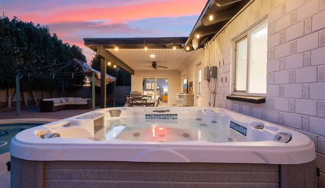 *5 Mins to Old Town!* | Private Pool and Game Room