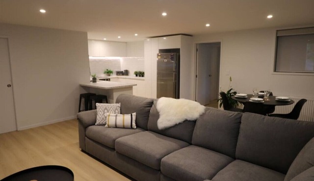 5 minute easy walk to Queenstown, warm and spacious.