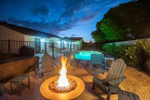 5 Star Luxury with Private Pool and Cozy Firepit