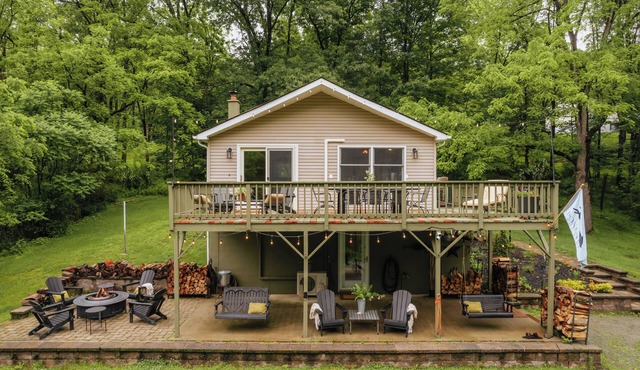 50-Acre Riverfront Farm – Dog Friendly & Sleeps 6