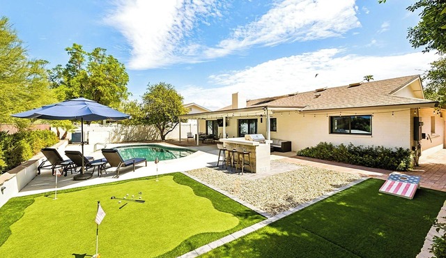 5BR Estate, Heated Pool, Putting Green, Camelback Views, Sleeps 12