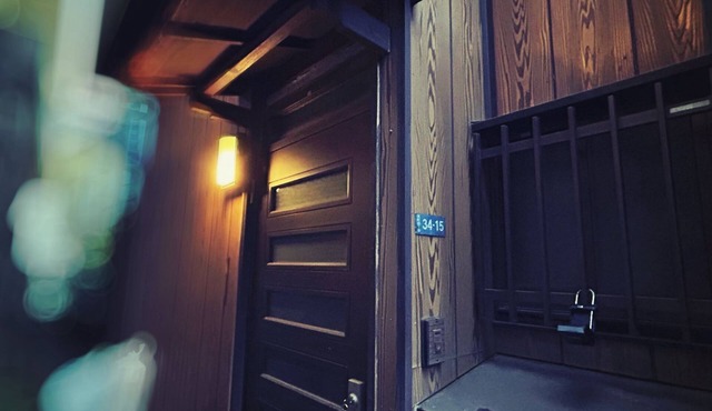5min to Sta./Food Bars Nearby/Quiet Area sleeps 10