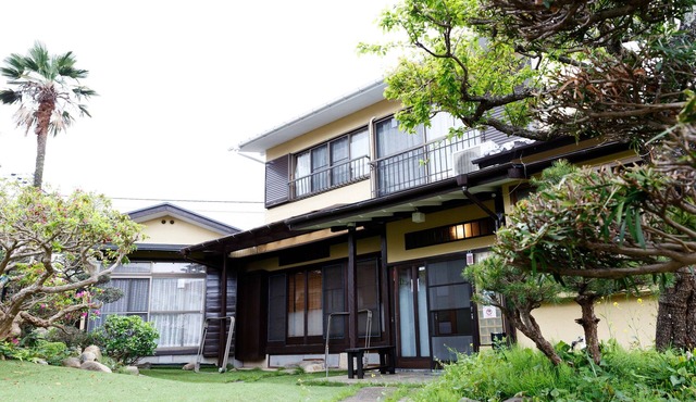 5Min to the sea & station! Comfortable hideaway with a dedicated BBQ area.