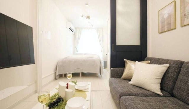 6 minutes to Asakusa! 1.6 km to Sky Tree! 5 minute walk from the station! Excellent for sightseeing in the Oshiage area! Newly built, clean room.