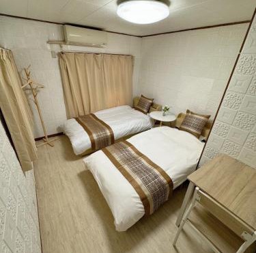 6 minutes to Shinjuku, 10 minutes to Shibuya, accommodating 6 people