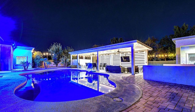 66% OFF! ScottsdaleStays 9BDRM Multimillion Estate-Huge Resort Yard-Pickleball.