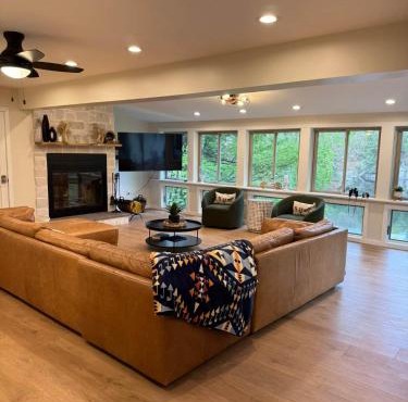 7 Bedroom Lakefront with Private Dock