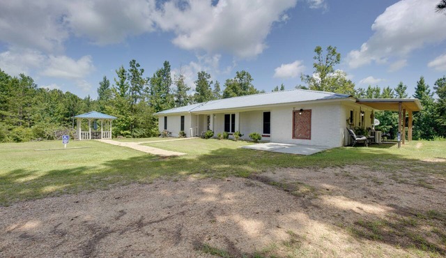 9 Mi to Water Park: Silver Creek Gem w/Fireplace!