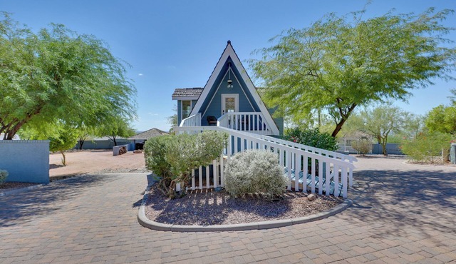 A-Frame w/Patio & Mtn Views: Arizona Retreat in Apache Junction