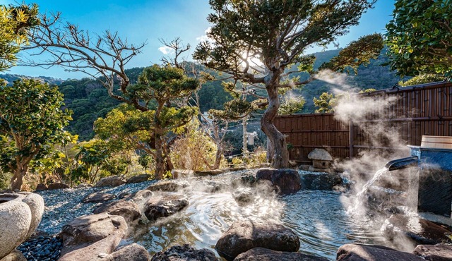 A modern Japanese hot spring inn with an openair bath A relaxing space with a garden/Atami Shizuoka