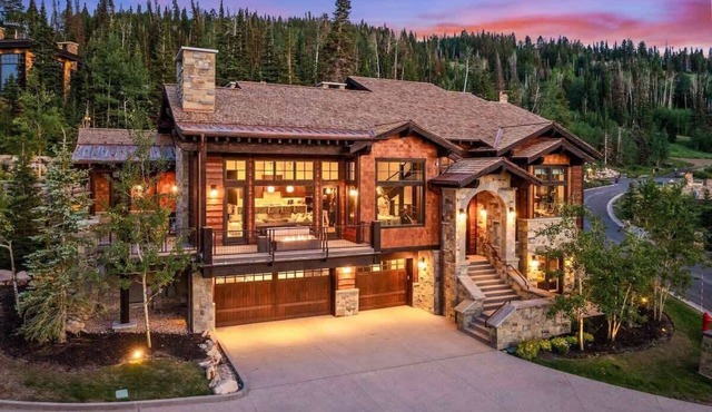 Abode on Ruby Run, ski-in/ski-out, hot tub, sauna, fire pit in Park City