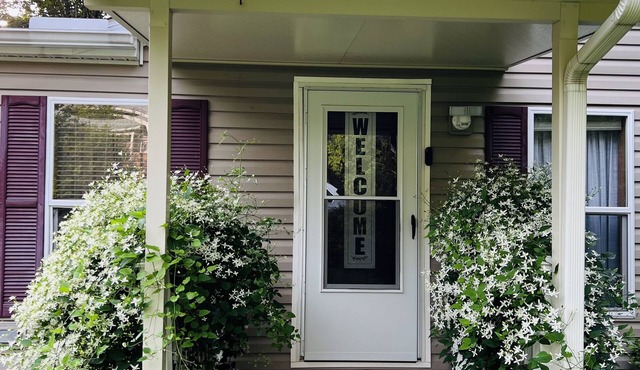 Adorable 3 Bedroom Walking Distance to Stadium & Campus