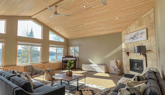 Ahmic Lake Resort's 5-bedroom Luxury House