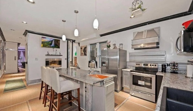 Amazing 4Bedroom home sleeps 16 Guests