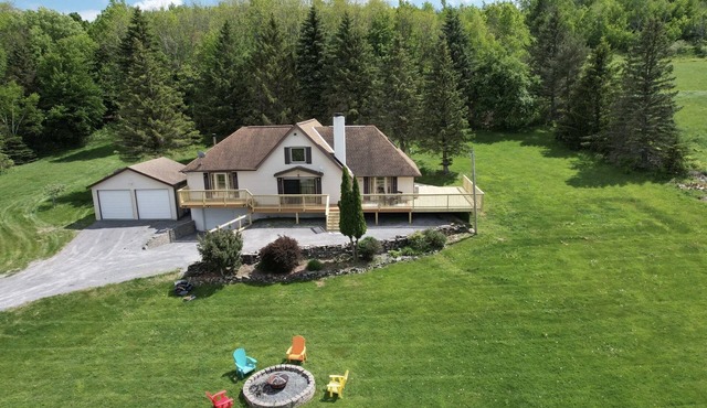 Amazing Mountain View’s Close to Windham wrap around porch w/Hot tub 4 BDR 2 BR