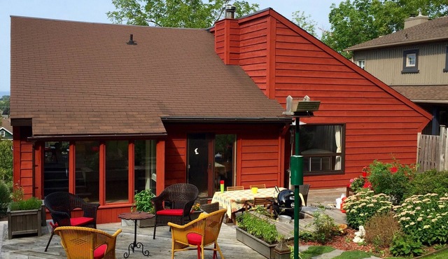 Amazing Niagara Wine Country Cottage 3 Bdrm, 3 bath, Lake/TO Skyline