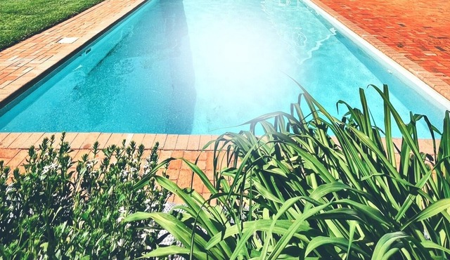 Amazing Southampton 5 bedrm 3 bath sleeps 12, pool, poolhouse ~.6 mi private BCH
