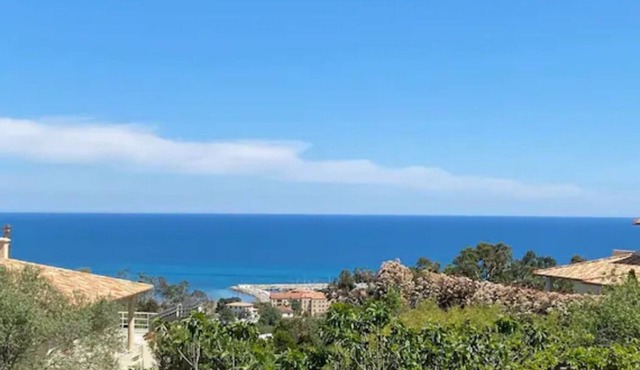 Apartments in private residence with sea view, quiet and close to shops and beaches.