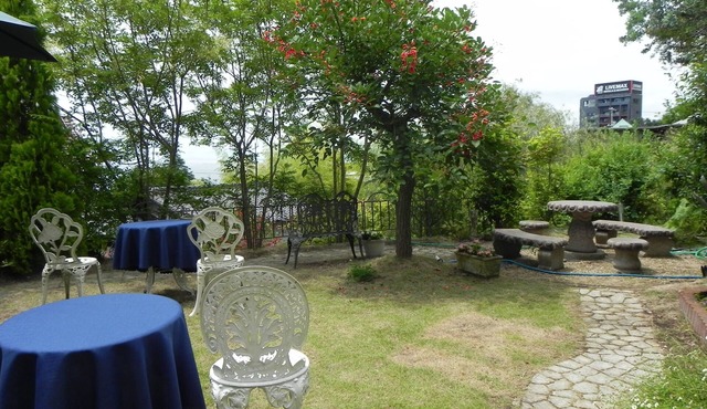 Around Miyajima! Completely private villa, limited to one pair per day. The garden is full of flowers and fruits!