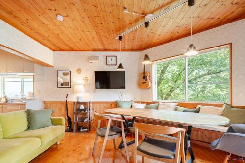 Atami Mountain Hideaway Private Cottage for family and group