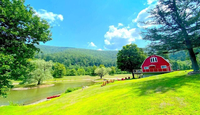 Barn-MCM Cottage! Private Lake~Hiking~Mtn view