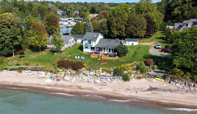 Bayfield Lakefront Retreat Sunset Hot Tub Sleeps 10
